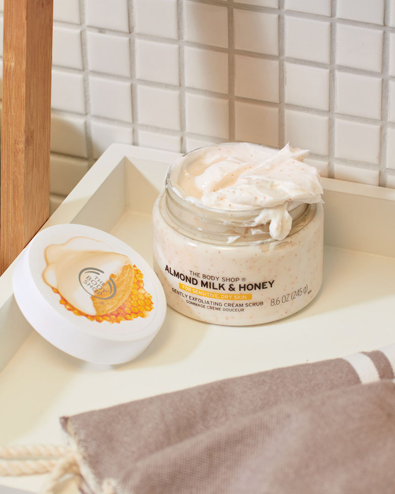 ALMOND_MILK_HONEY_GENTLY_EXFOLIATING_CREAM_SCRUB_250ML